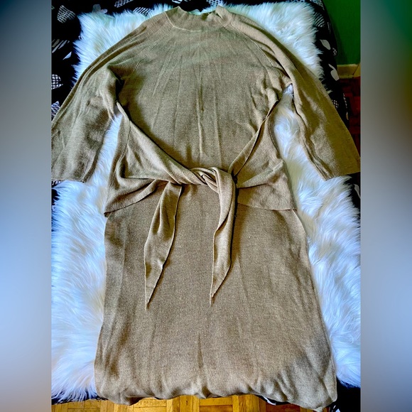 Sweater Dress with belt - Picture 3 of 8
